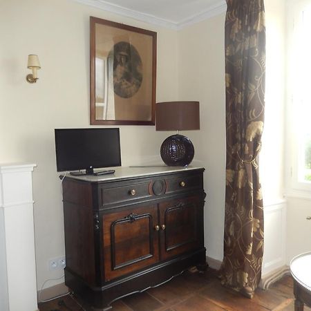 Domaine De Puyrousse Bed & Breakfast Riberac Room photo