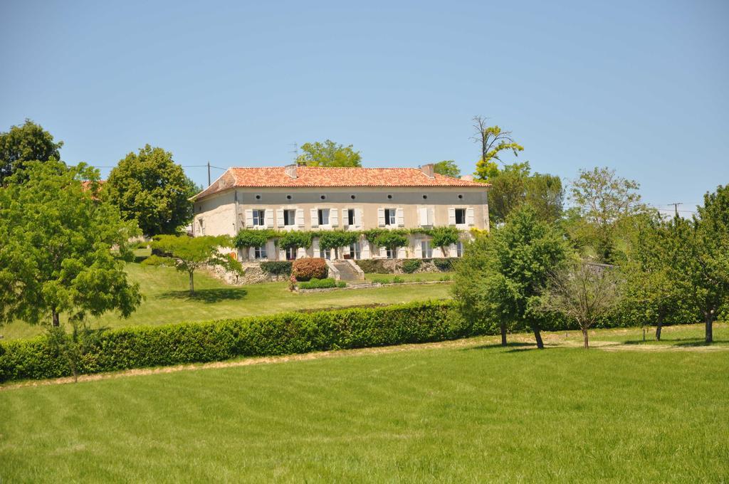 Domaine De Puyrousse Bed & Breakfast Riberac Exterior photo