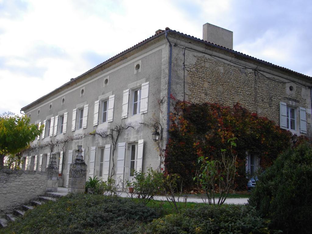 Domaine De Puyrousse Bed & Breakfast Riberac Exterior photo