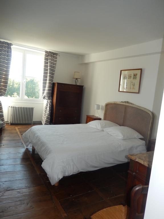 Domaine De Puyrousse Bed & Breakfast Riberac Room photo