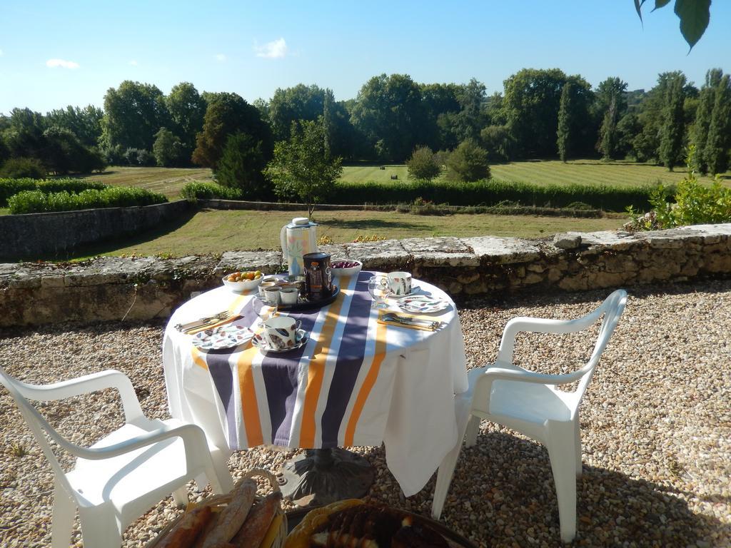 Domaine De Puyrousse Bed & Breakfast Riberac Room photo